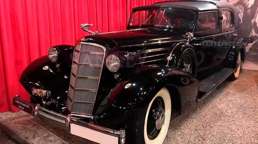 Cadillac м12 series 370 town car