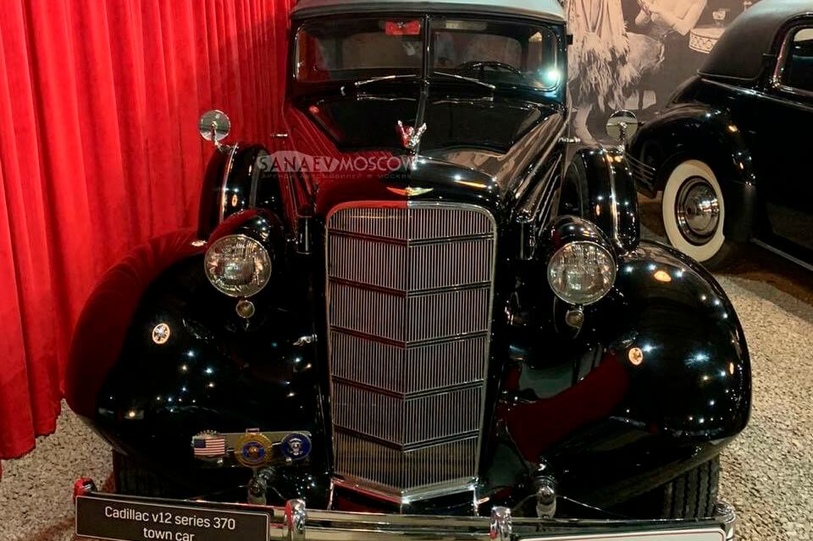 Cadillac м12 series 370 town car