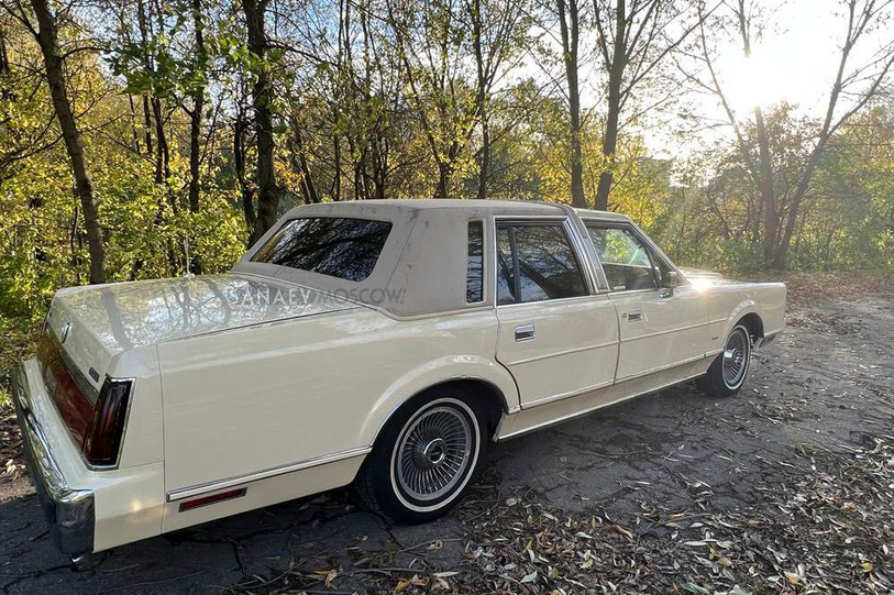 Lincoln Town car