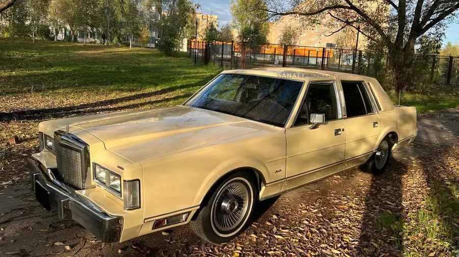 Lincoln Town car