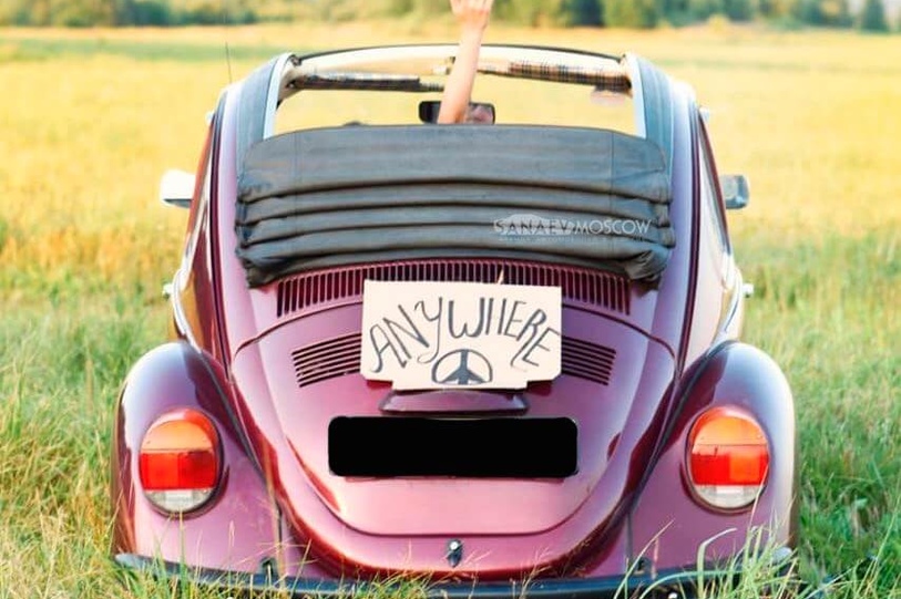 Volkswagen Beetle (burgundy)