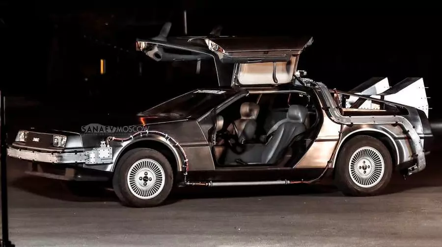 DMC-12 DeLorean
