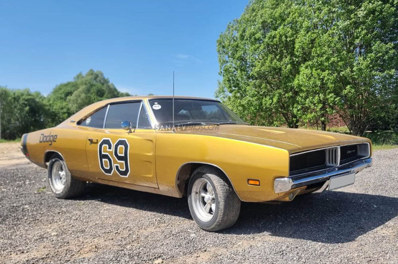 Dodge Charger (gold)