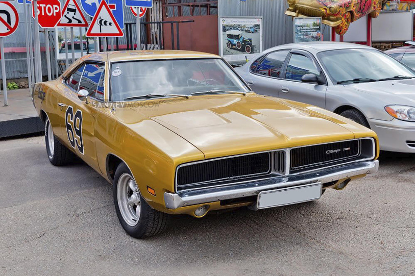 Dodge Charger (gold)