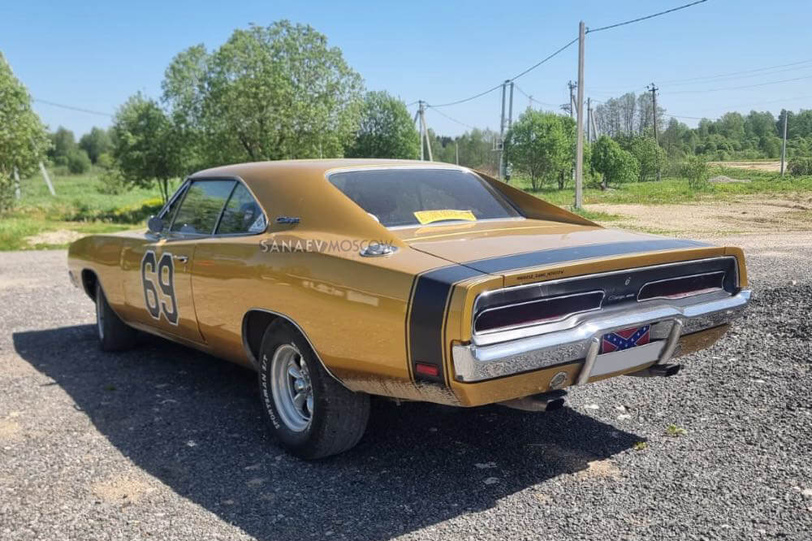 Dodge Charger (gold)