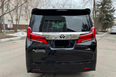 Toyota Alphard (black)