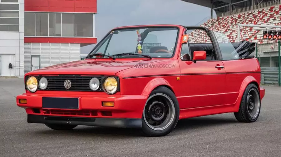 Volkswagen Golf red
