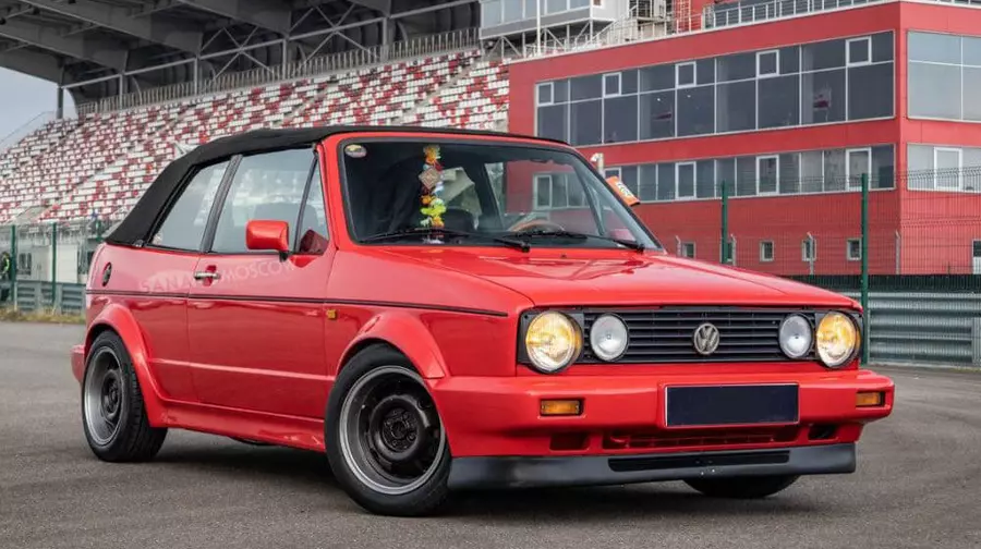 Volkswagen Golf red