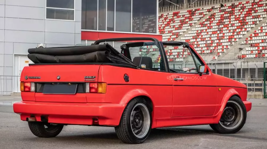 Volkswagen Golf red