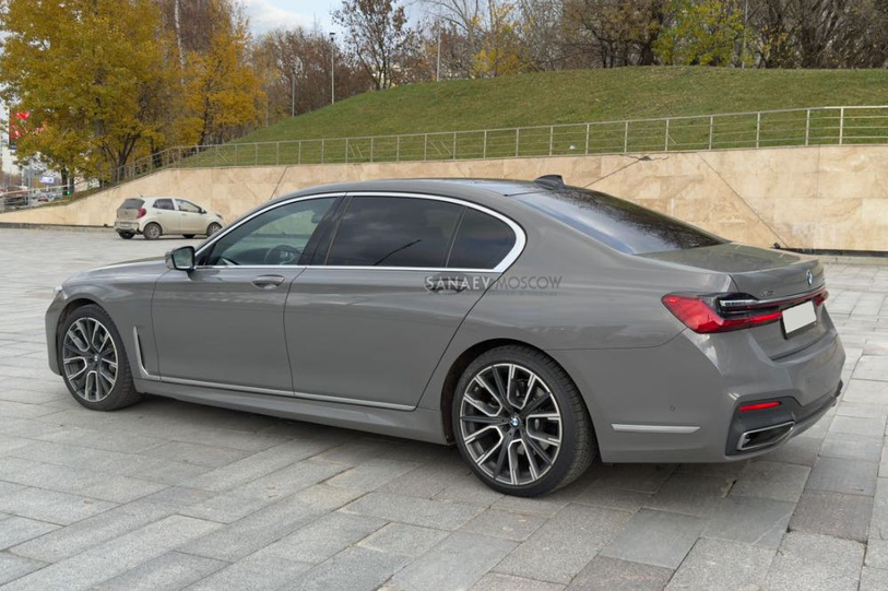 BMW 7 (grey)