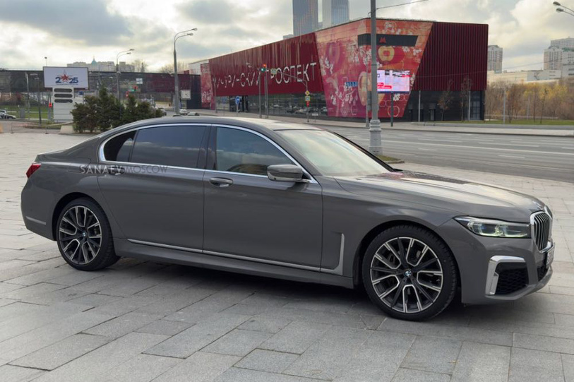 BMW 7 (grey)