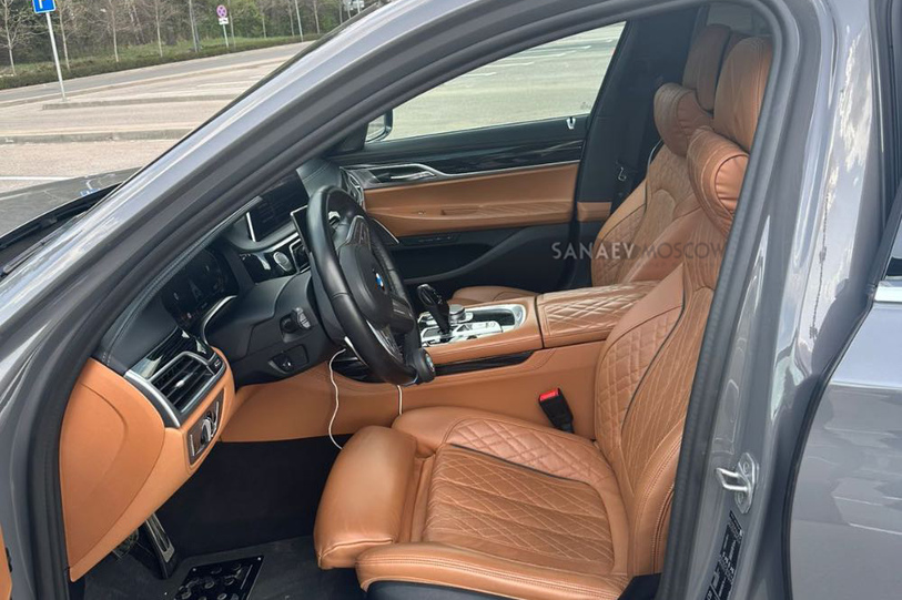 BMW 7 (grey)