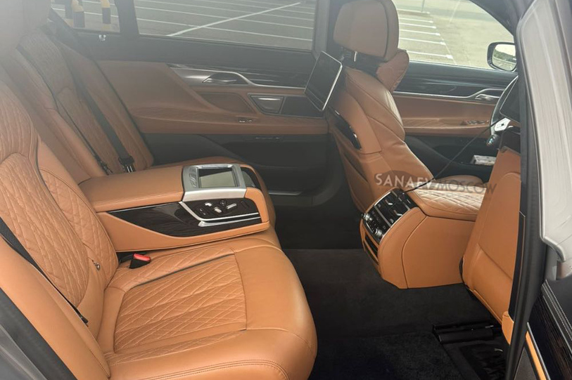 BMW 7 (grey)