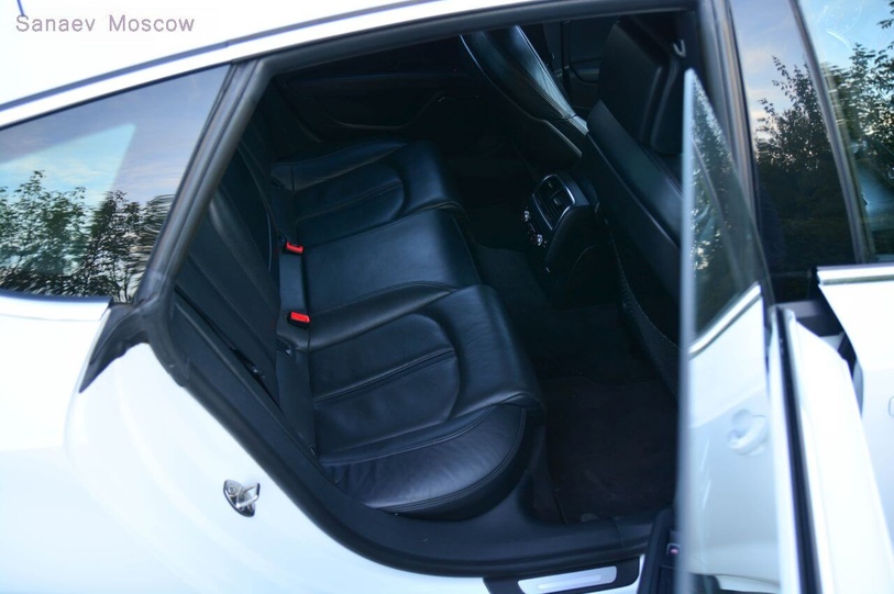 Audi A7 (white)