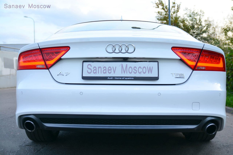 Audi A7 (white)