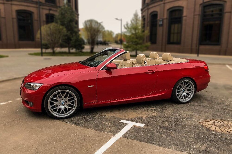 BMW (red)