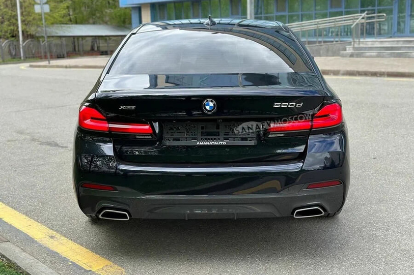 BMW 5 (black)