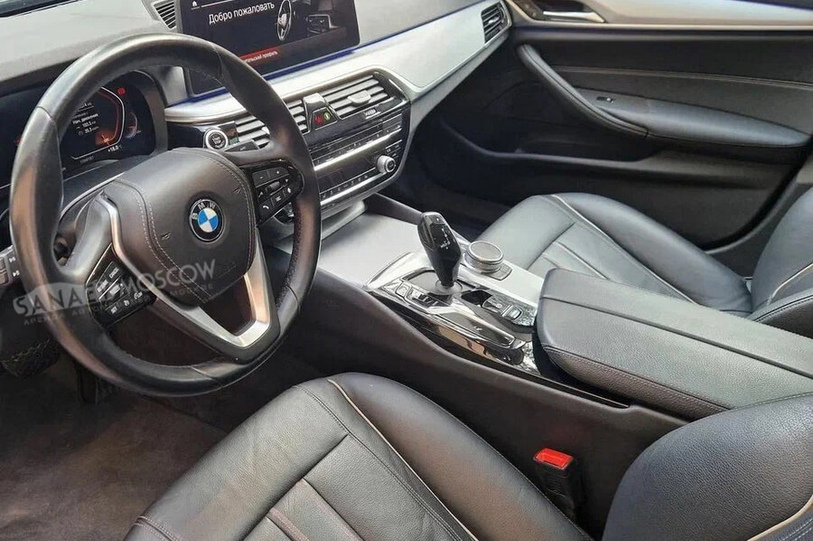 BMW 5 (black)