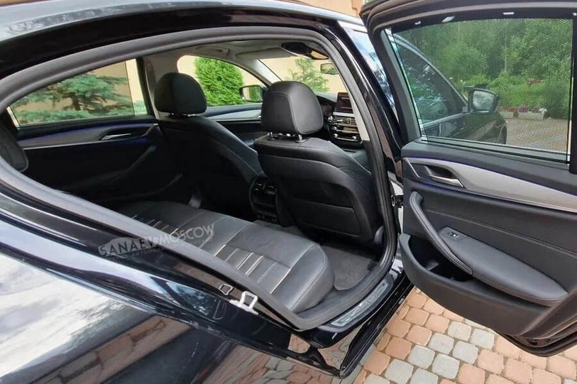 BMW 5 (black)