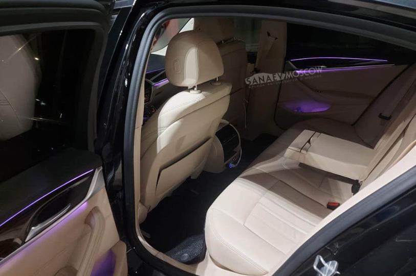 BMW 5 (black)