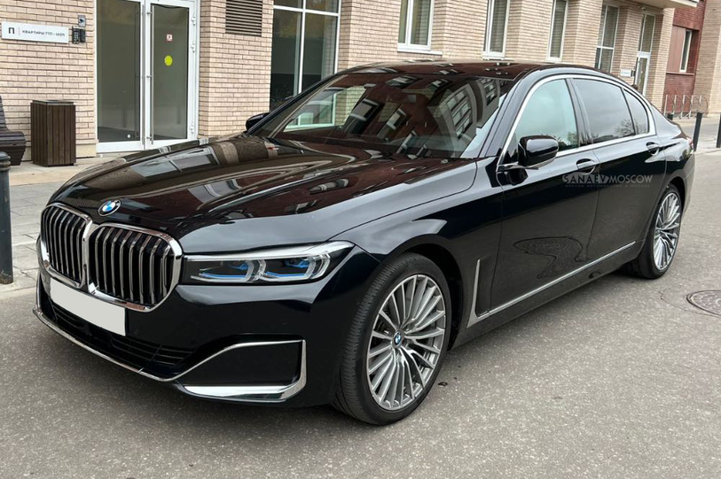 BMW 7 (black)