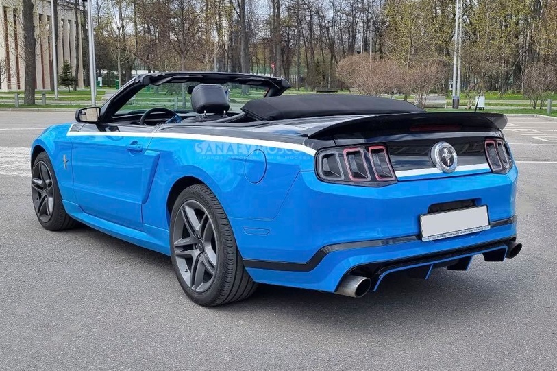 Ford Mustang (blue)