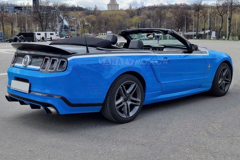 Ford Mustang (blue)