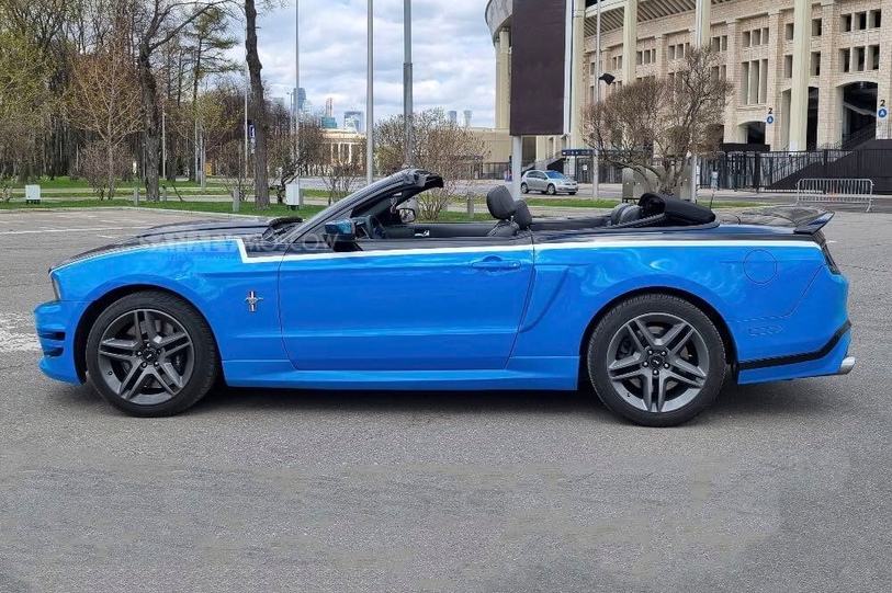 Ford Mustang (blue)