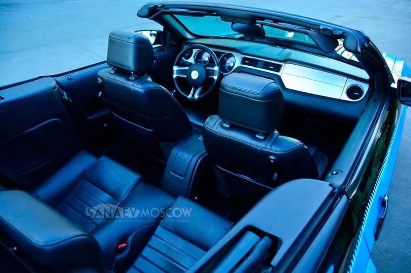 Ford Mustang (blue)