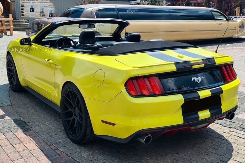 Ford Mustang (yellow)