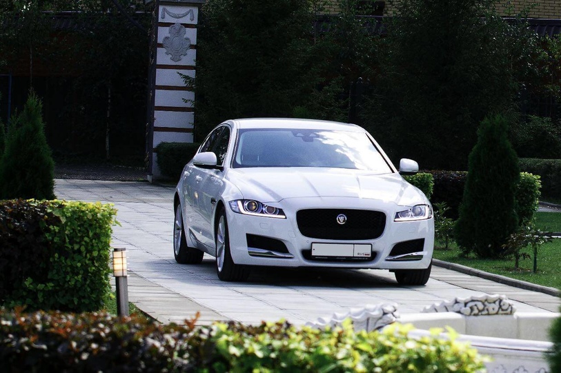 Jaguar XF 2018 (white)