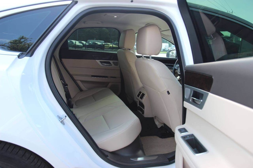 Jaguar XF 2018 (white)