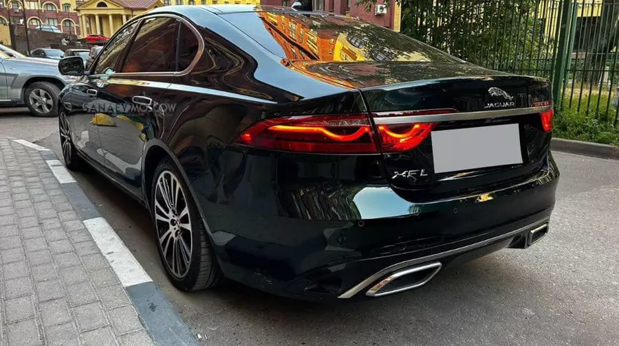 Jaguar XFL (black)