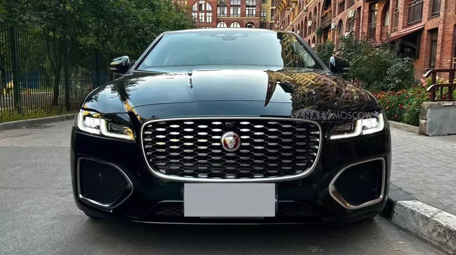 Jaguar XFL (black)
