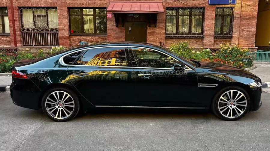 Jaguar XFL (black)