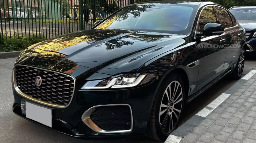 Jaguar XFL (black)