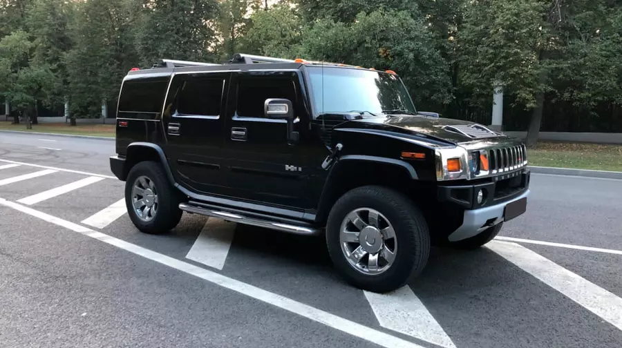 Hummer H2 (black)