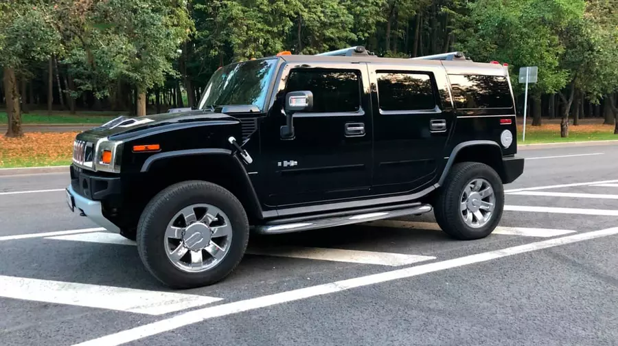 Hummer H2 (black)