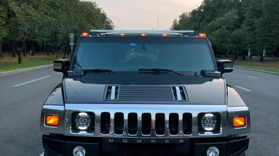 Hummer H2 (black)