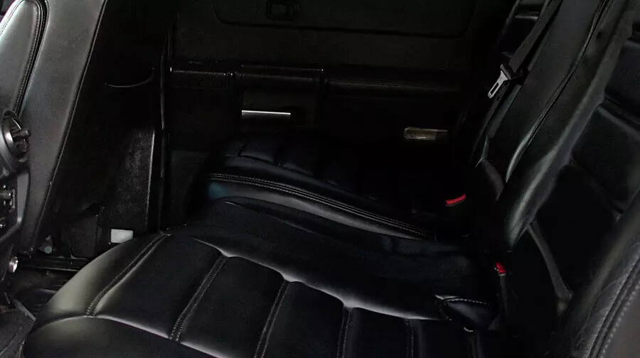 Hummer H2 (black)