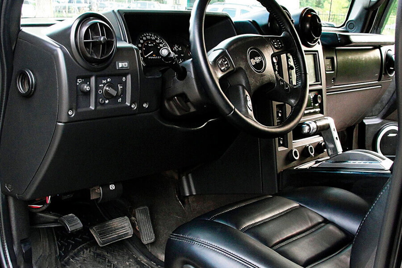 Hummer H2 (black)