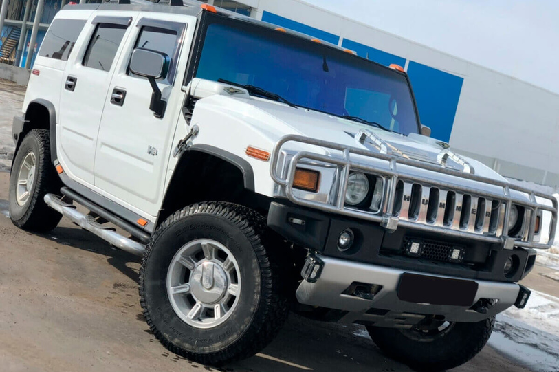 Hummer H2 (white)
