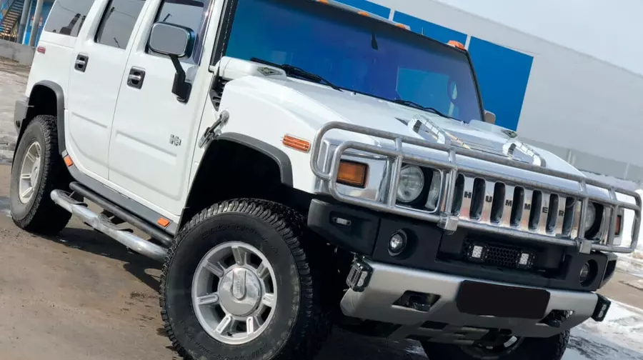 Hummer H2 (white)