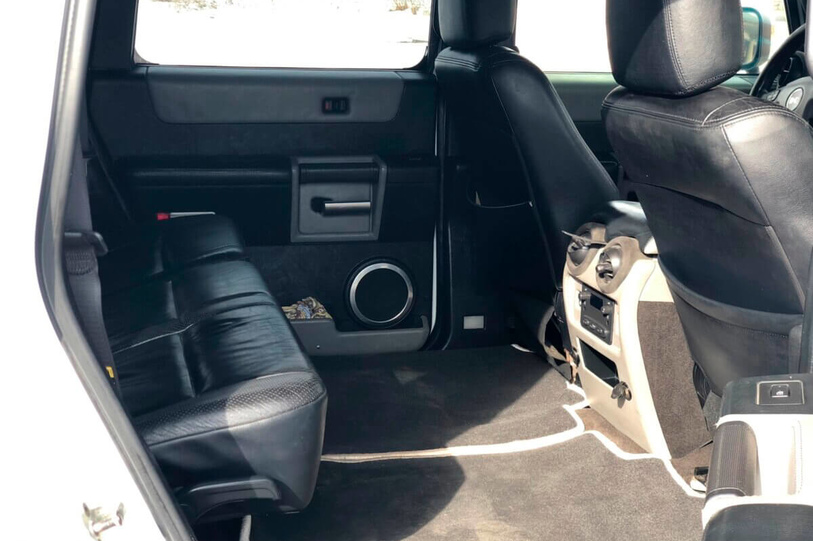 Hummer H2 (white)