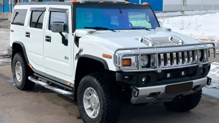 Hummer H2 (white)