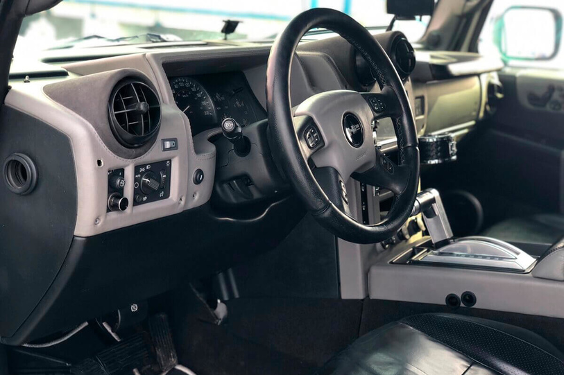 Hummer H2 (white)