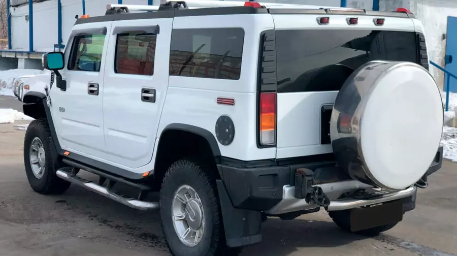 Hummer H2 (white)