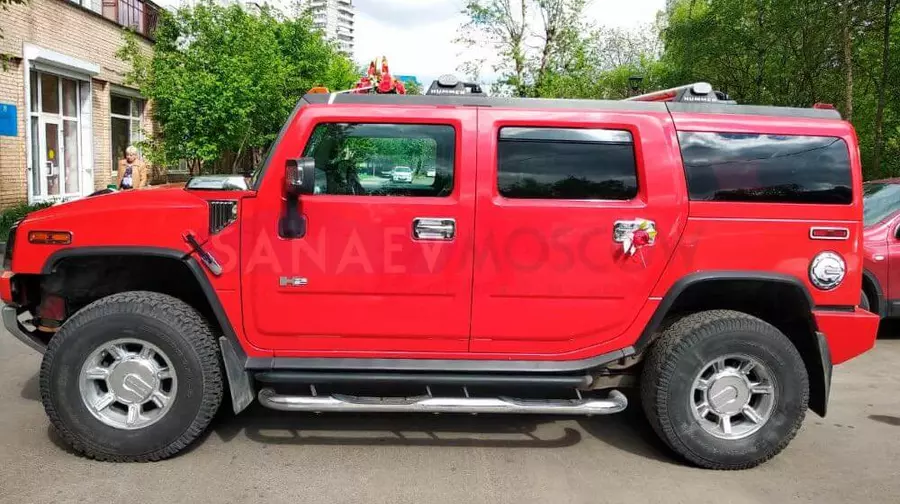 Hummer H2 (red)