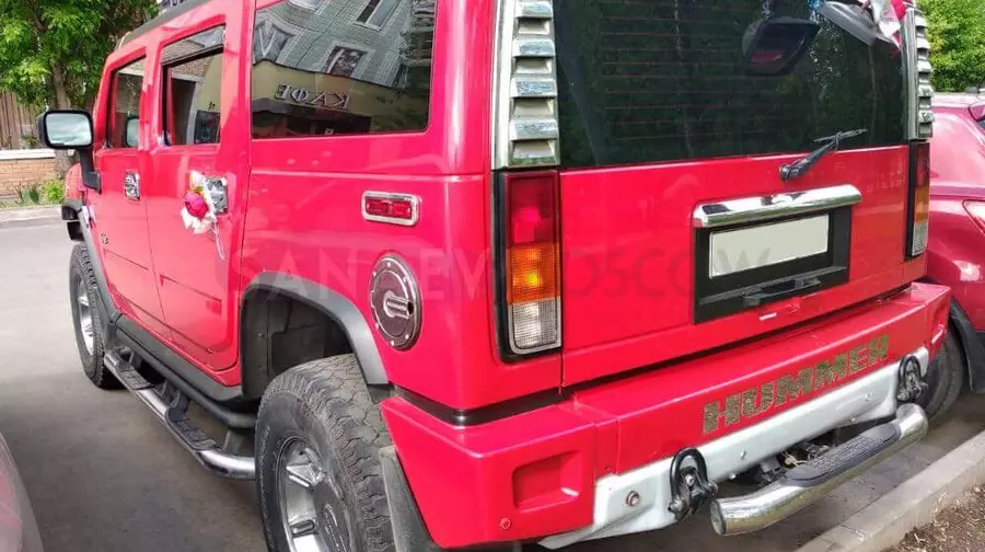 Hummer H2 (red)