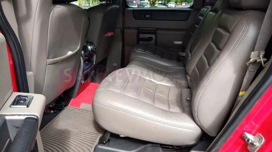 Hummer H2 (red)
